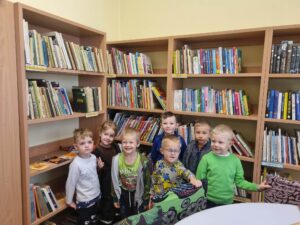 Thumbnail for the post titled: Boružiukai svečiuojasi knygų namuose